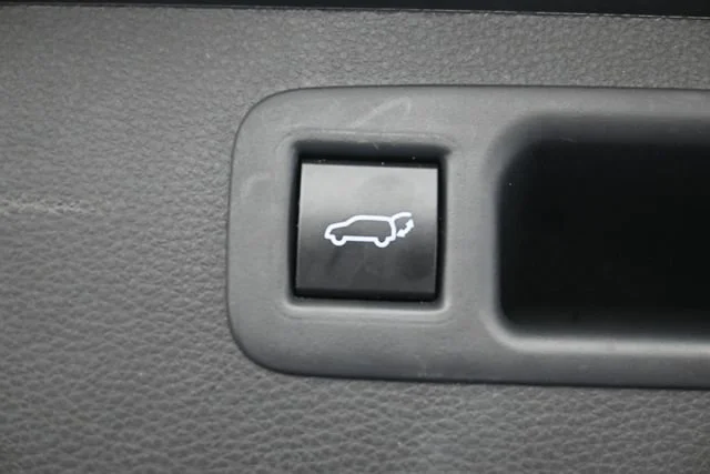 Used 2022 Moon Dust Toyota XLE image 25