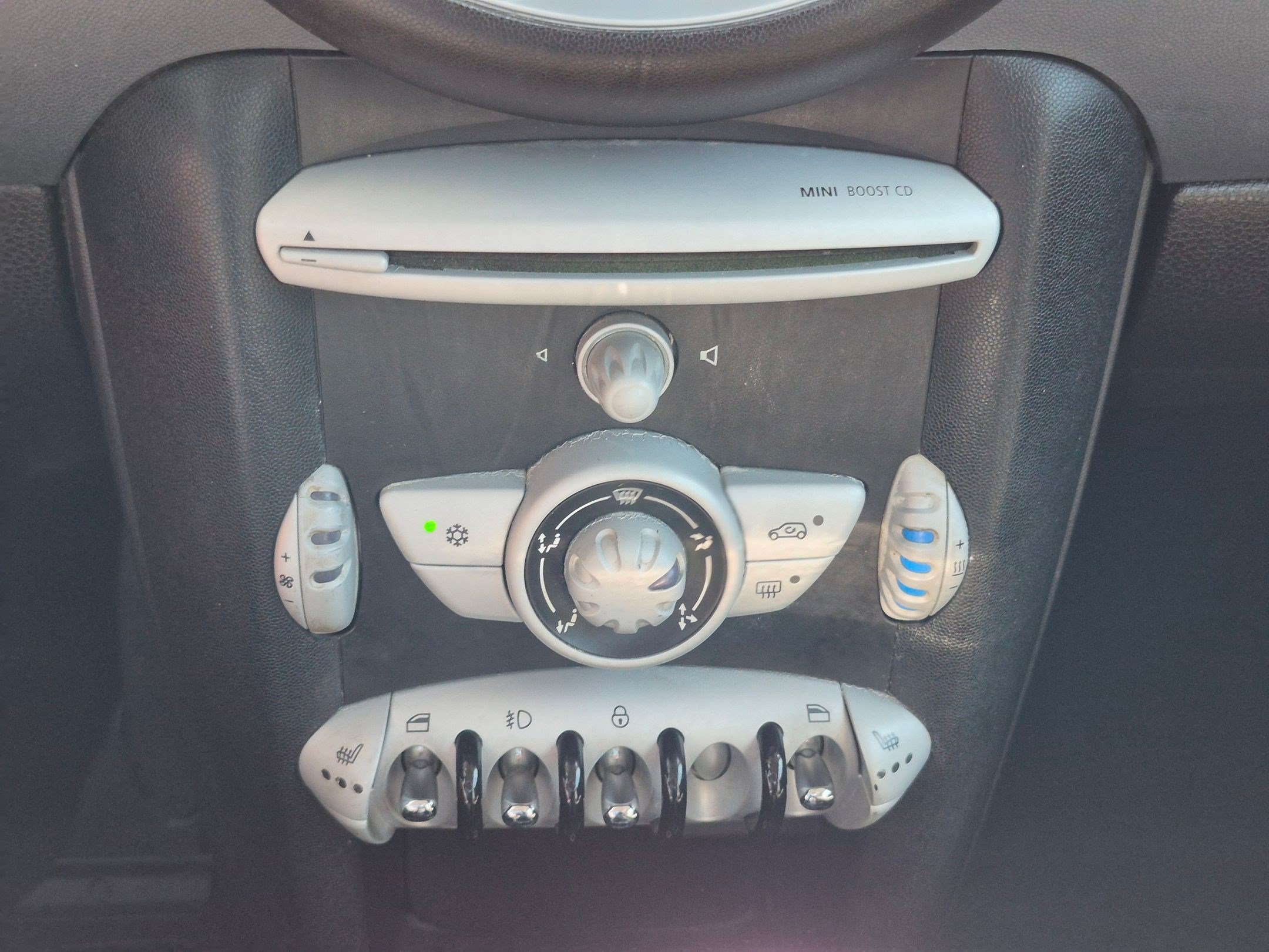 Used 2009 Oxygen Blue MINI Base image 21