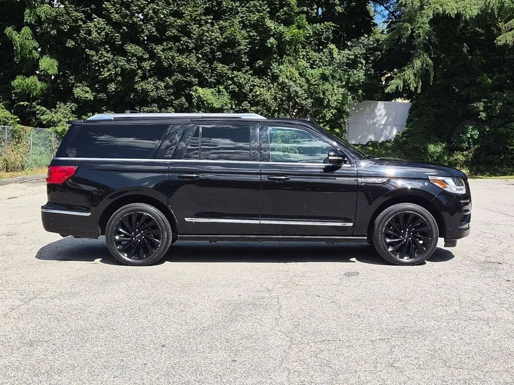 Used 2020 Black Lincoln Reserve image 2