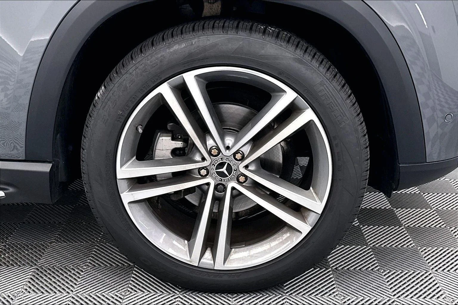 Used 2022 Selenite Grey Metallic Mercedes-Benz GLE 350 image 33