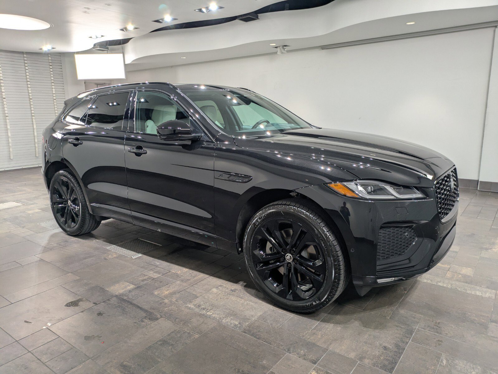 2026 Jaguar F-Pace R-Dynamic S - Photo 28