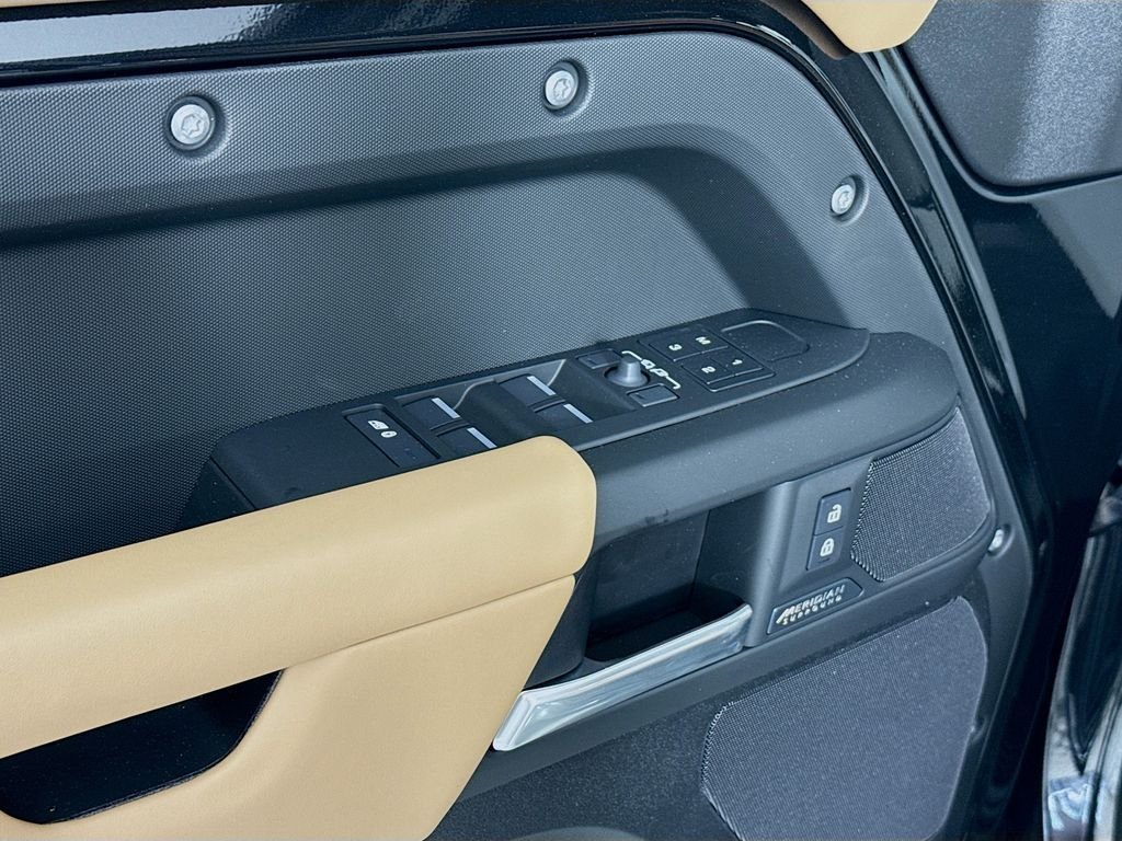New 2026 Santorini Black LAND ROVER X-Dynamic SE image 19