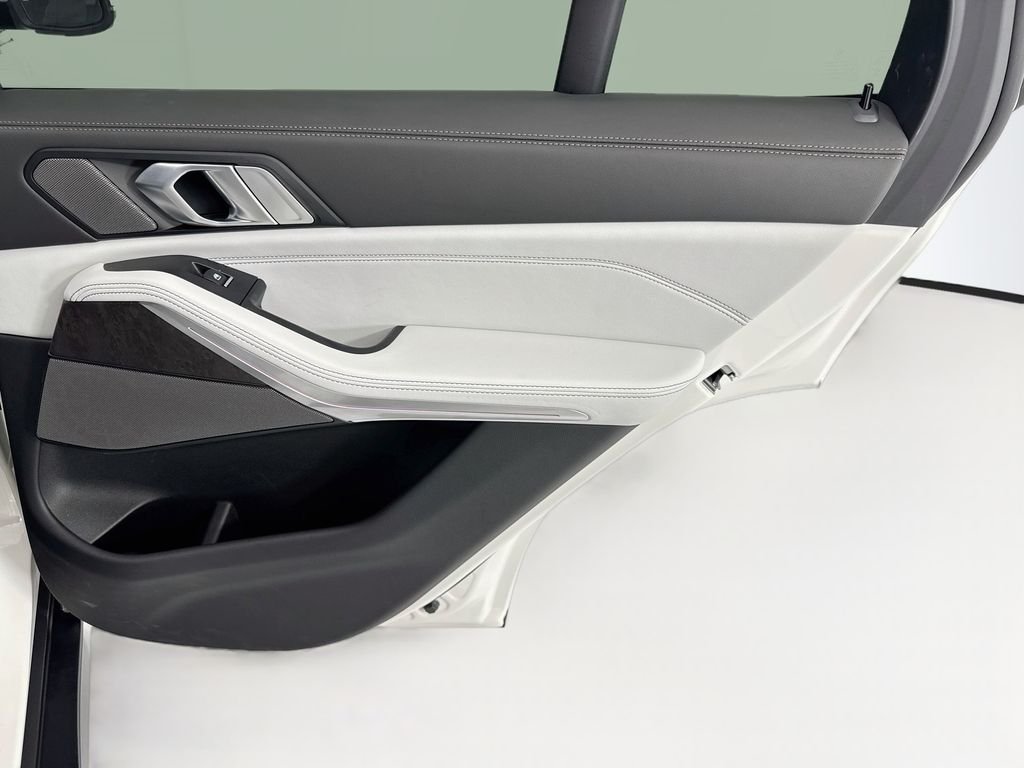 2026 BMW X5 50e - Photo 26