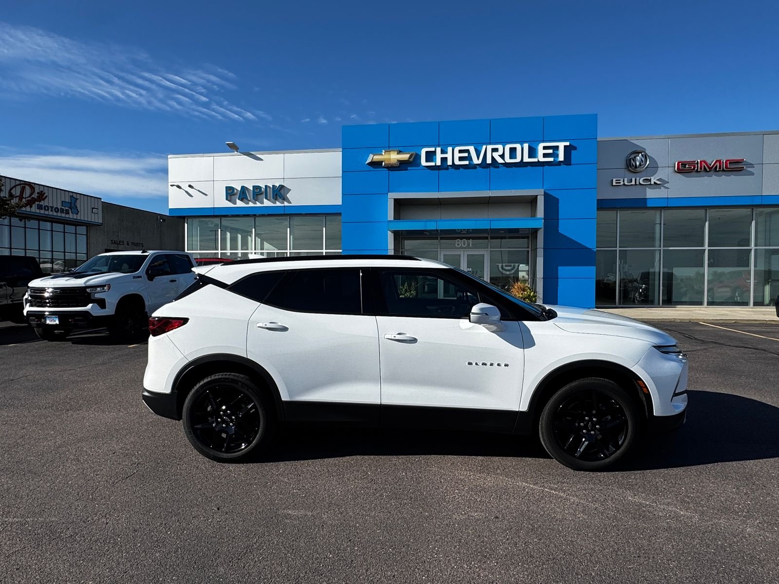 Used 2024 Summit White Chevrolet LT image 1