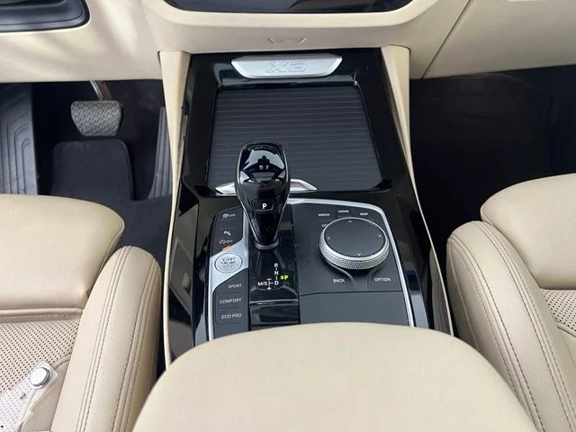 Used 2022 Black BMW sDrive30i image 27