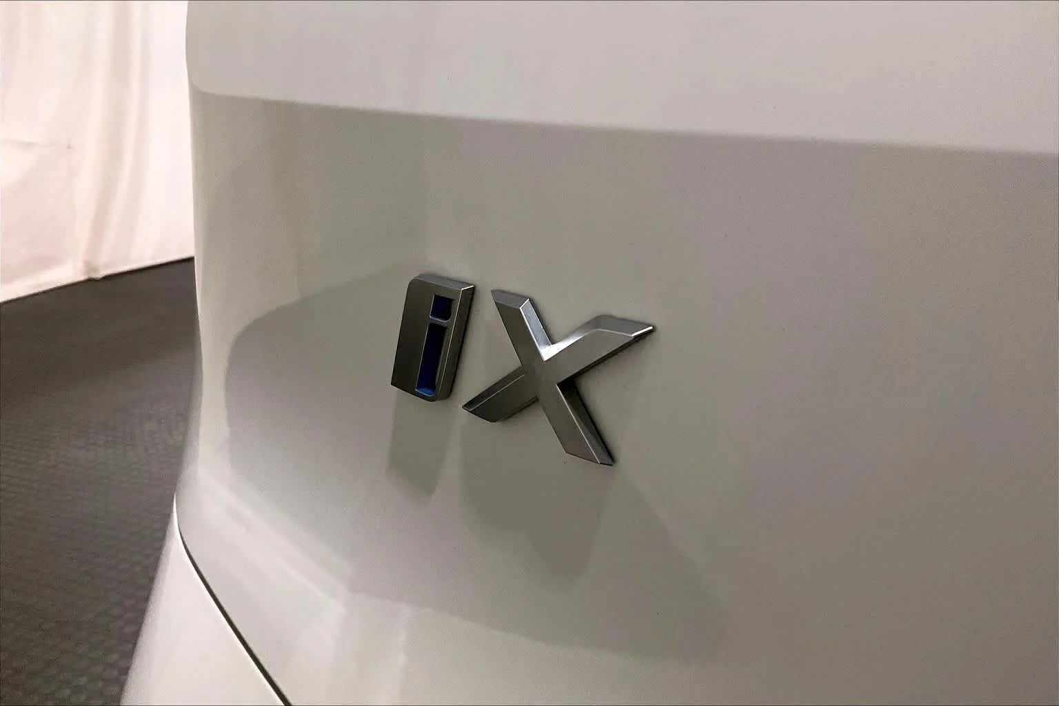 Used 2024 Mineral White Metallic BMW xDrive50 image 9