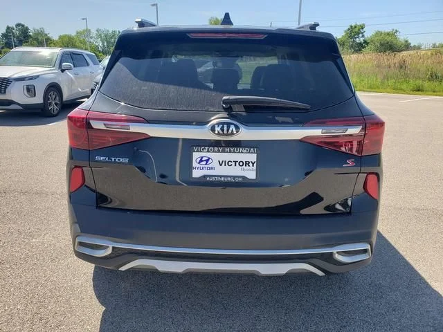 Used 2021 Black Kia S image 7