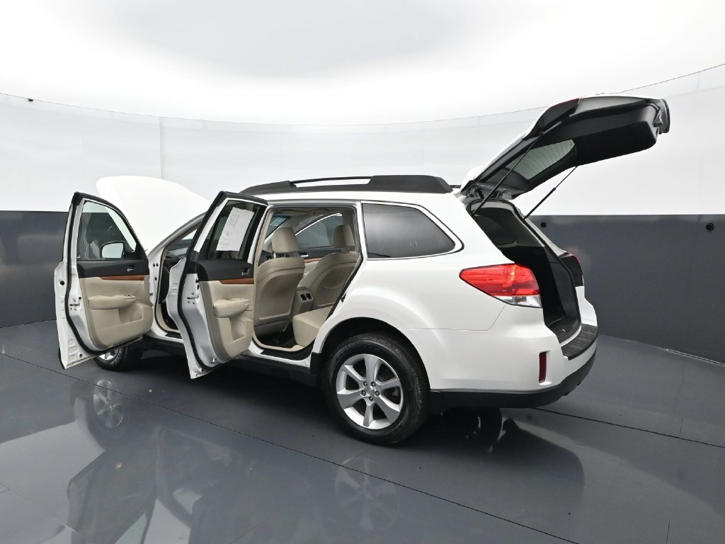 Used 2013 Satin White Pearl Subaru 2.5i image 39
