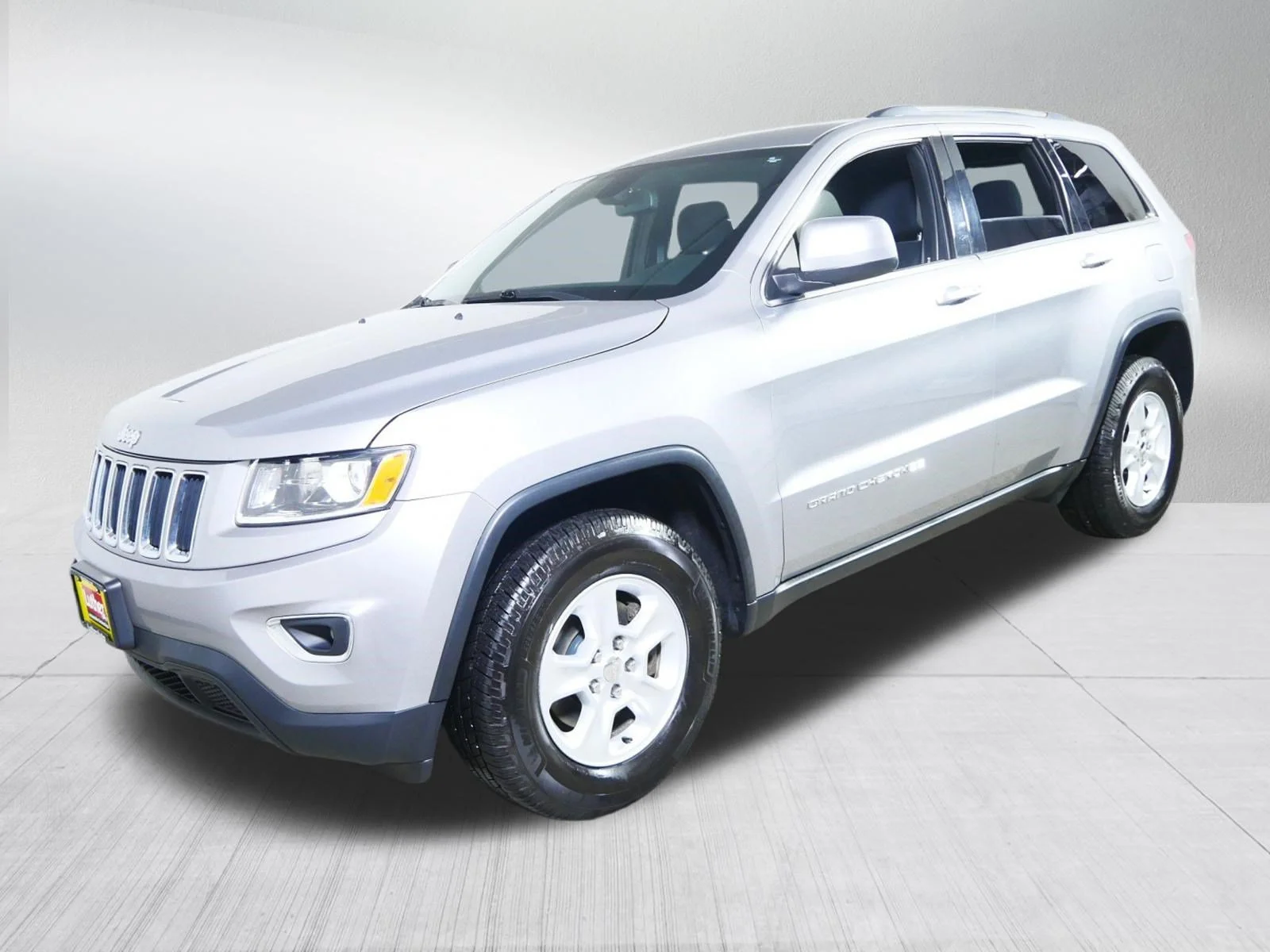 Used 2015 Billet Silver Metallic Clearcoat Jeep Laredo image 3
