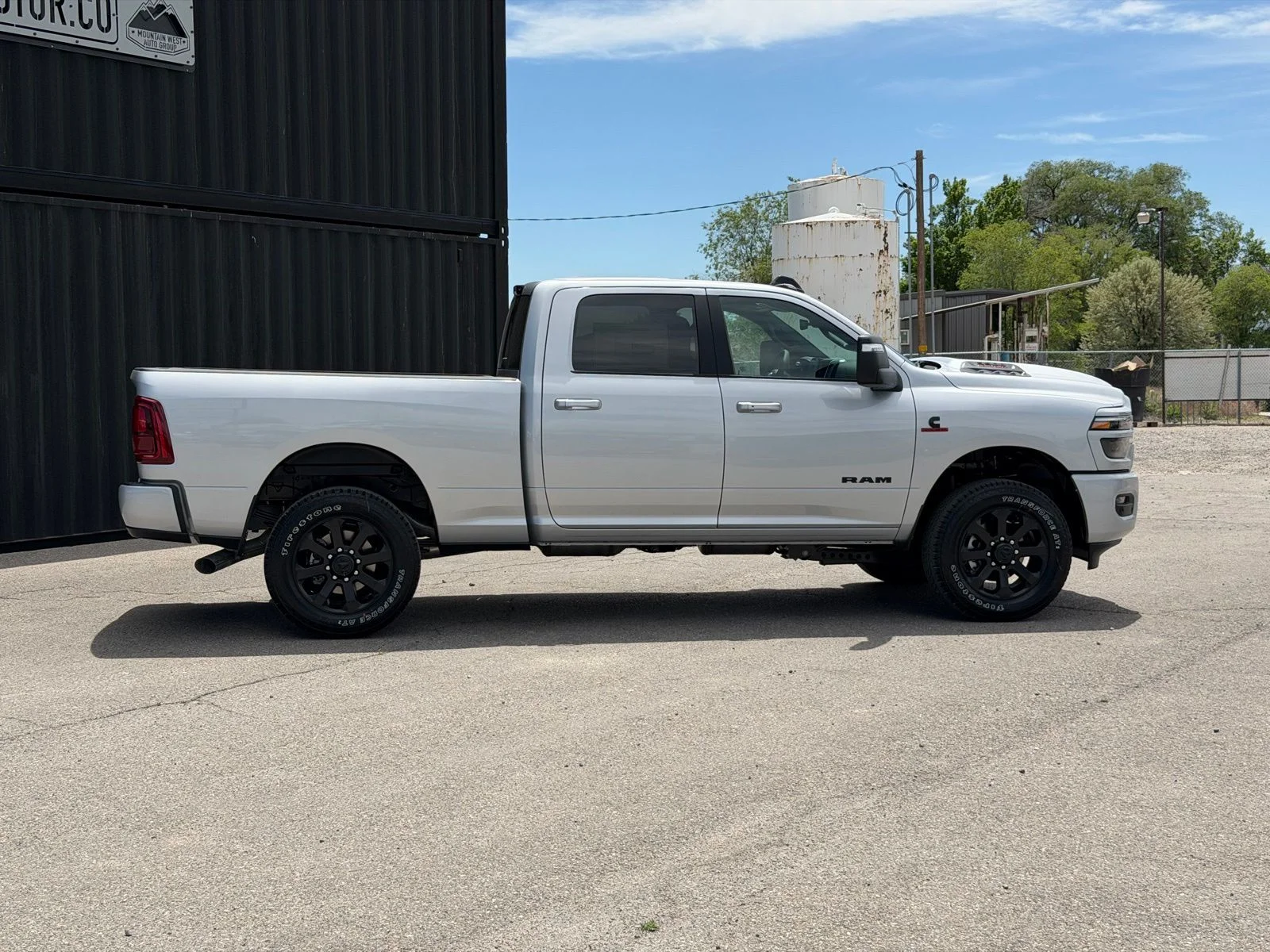 New 2026 Silver-Zynith Exterior Paint RAM Laramie image 6