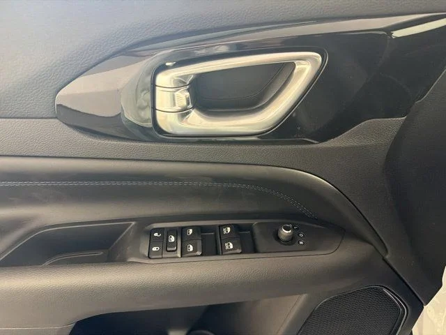 New 2026 White Jeep Latitude image 14