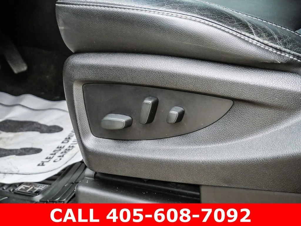 Used 2018 IRIDESCENT PEARL TRICOAT Chevrolet LT image 30