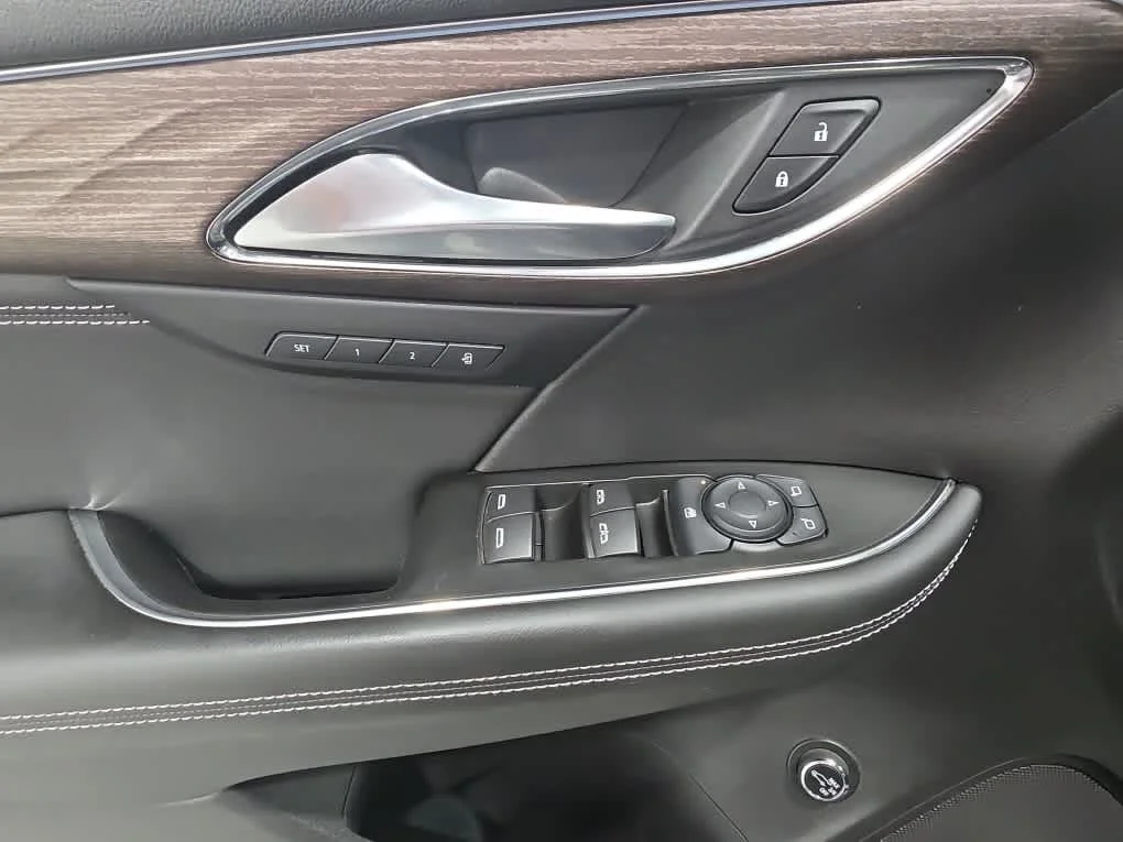 Used 2022 Ebony Twilight Metallic Buick Avenir image 16