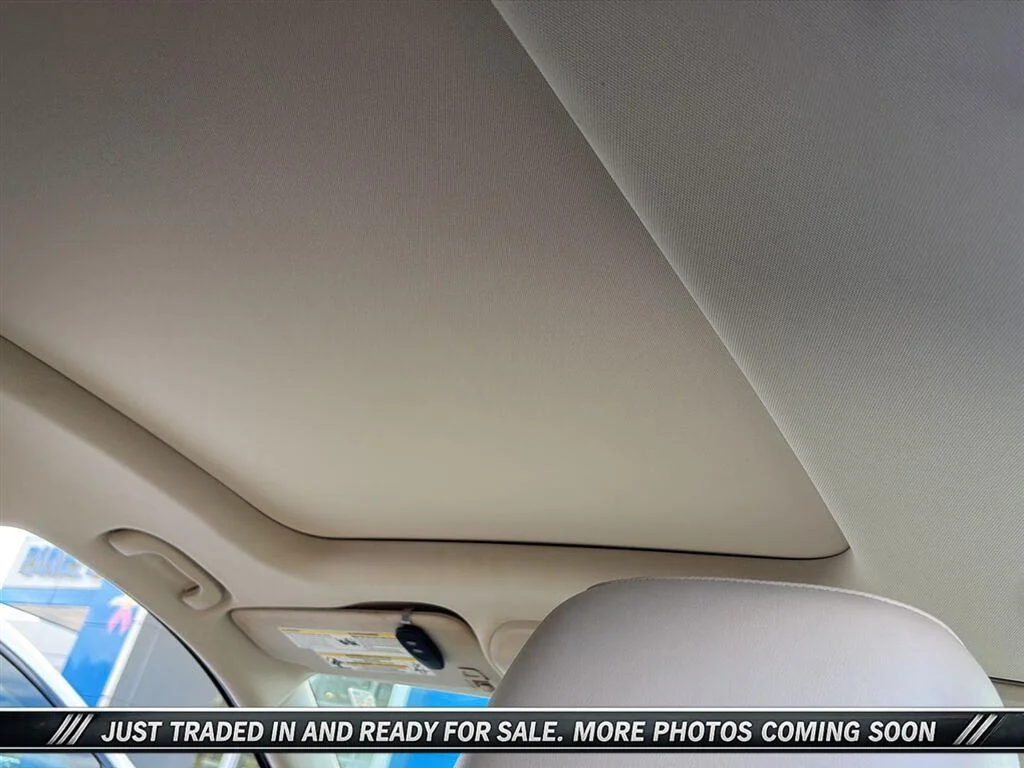 Used 2022 SUMMIT WHITE Buick Avenir image 6
