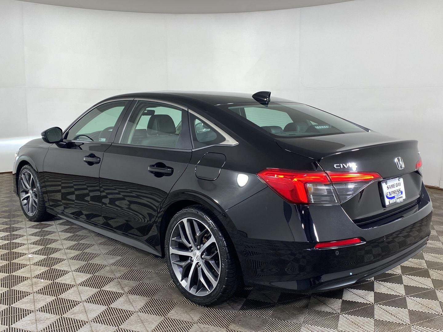 Used 2023 Crystal Black Pearl Honda Touring image 5