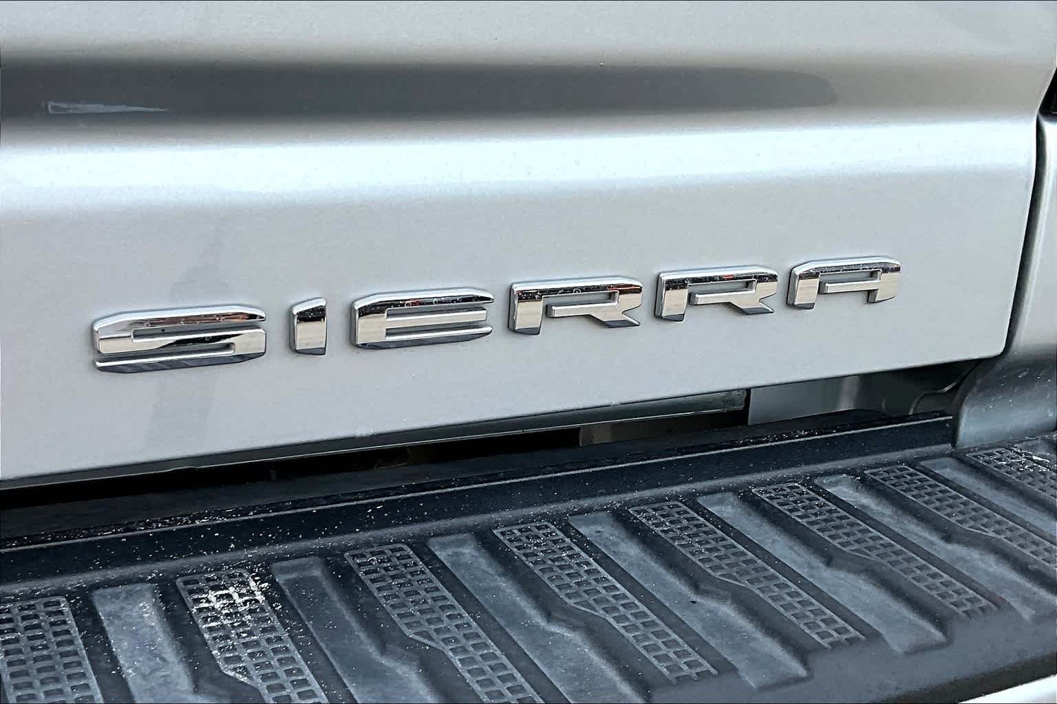 Used 2022 Quicksilver Metallic GMC Denali image 9