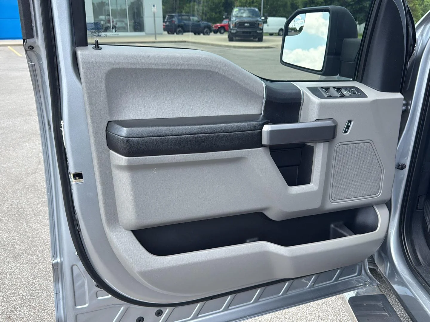 Used 2020 Iconic Silver Ford XLT image 17