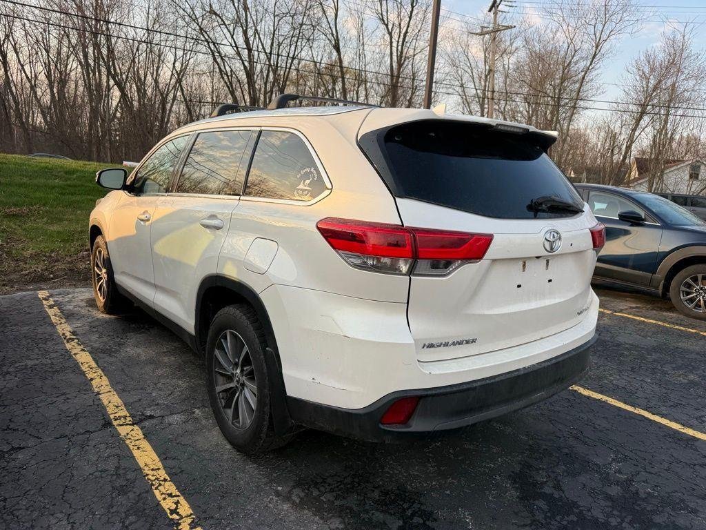 Used 2019 Blizzard Pearl Toyota XLE image 3