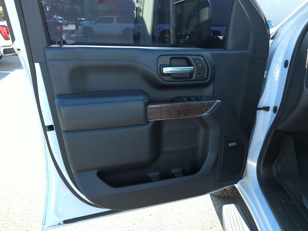 Used 2021 White GMC Denali image 17