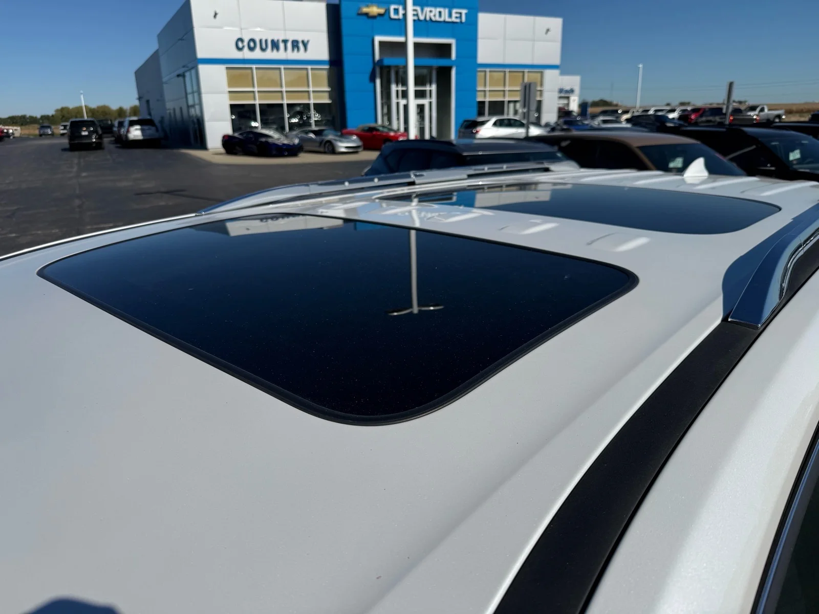 Used 2021 IRIDESCENT PEARL TRICOAT Chevrolet High Country image 11