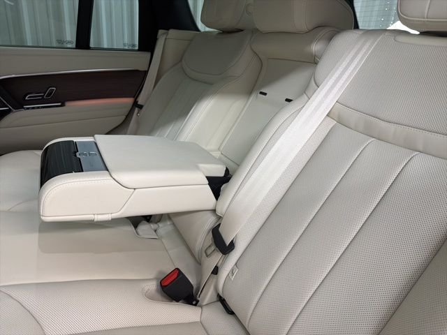 New 2026 Eiger Grey Land Rover SE image 15