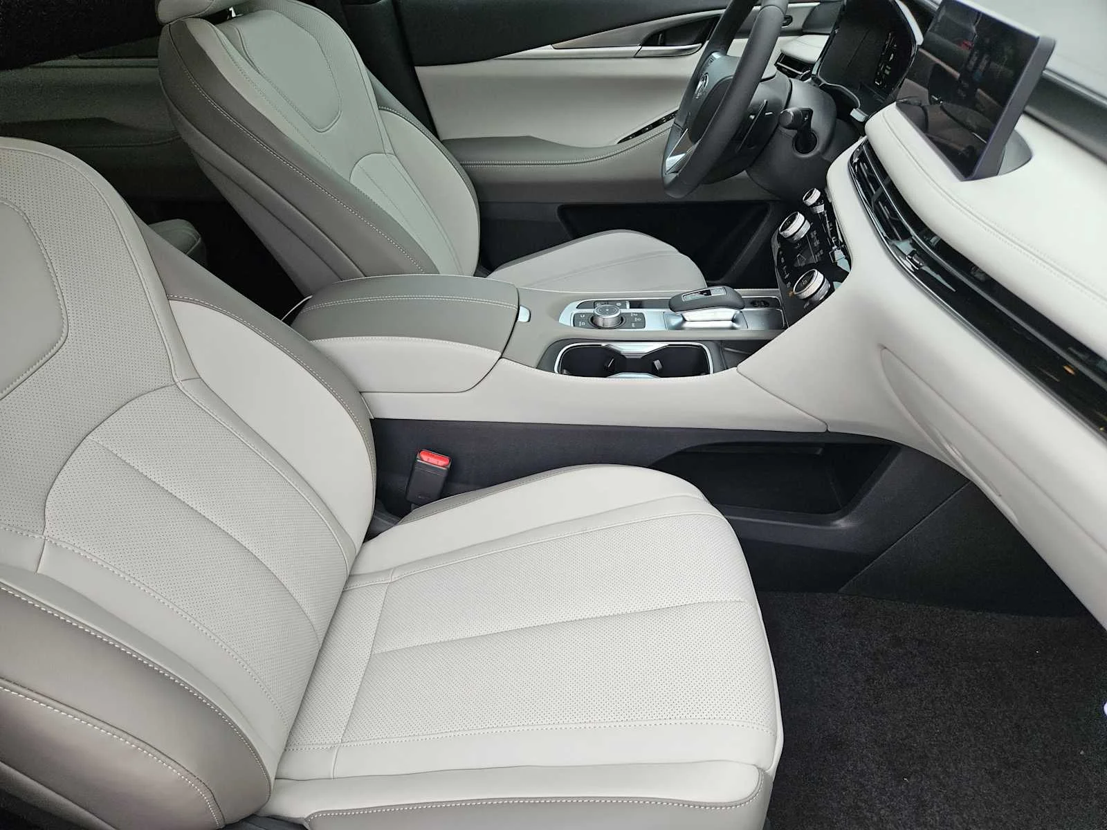 New 2027 HARBOR GRAY INFINITI Luxe FWD image 9