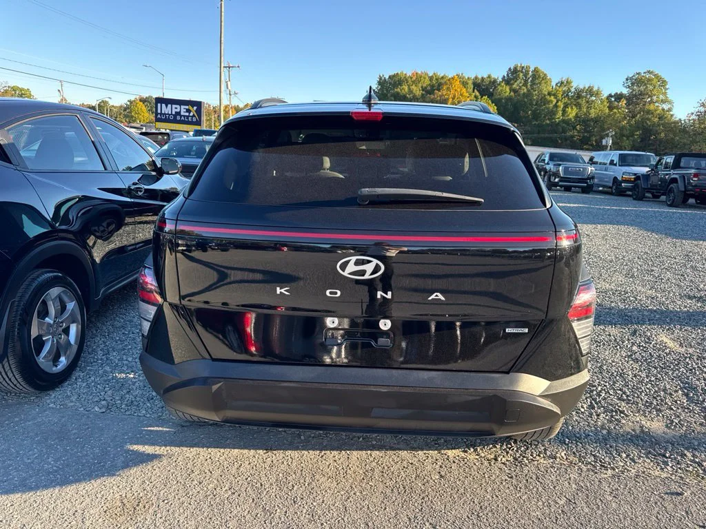 Used 2024 Black Hyundai SEL image 3