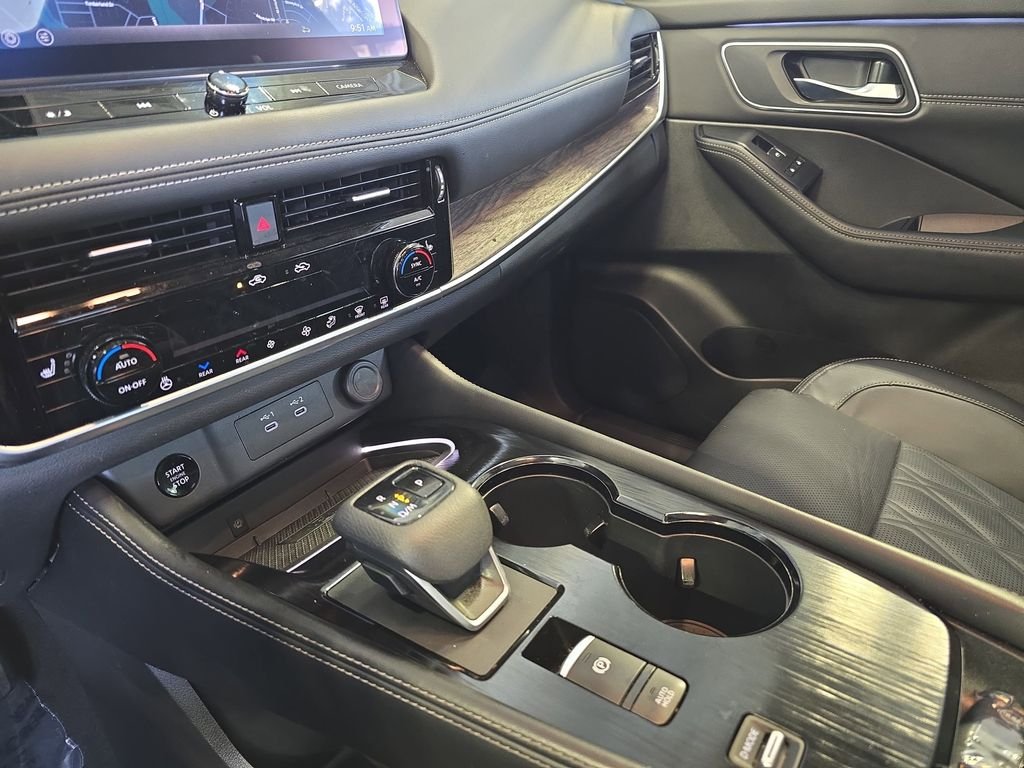 Used 2024 Gray Nissan Platinum image 27