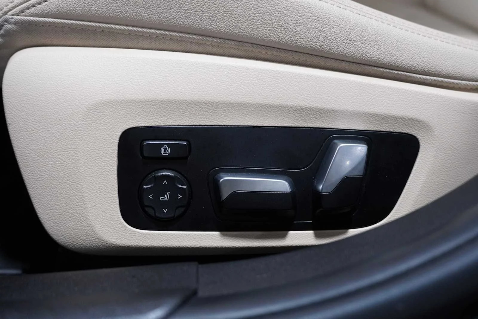 Used 2019 Mineral Grey Metallic BMW 330i image 12