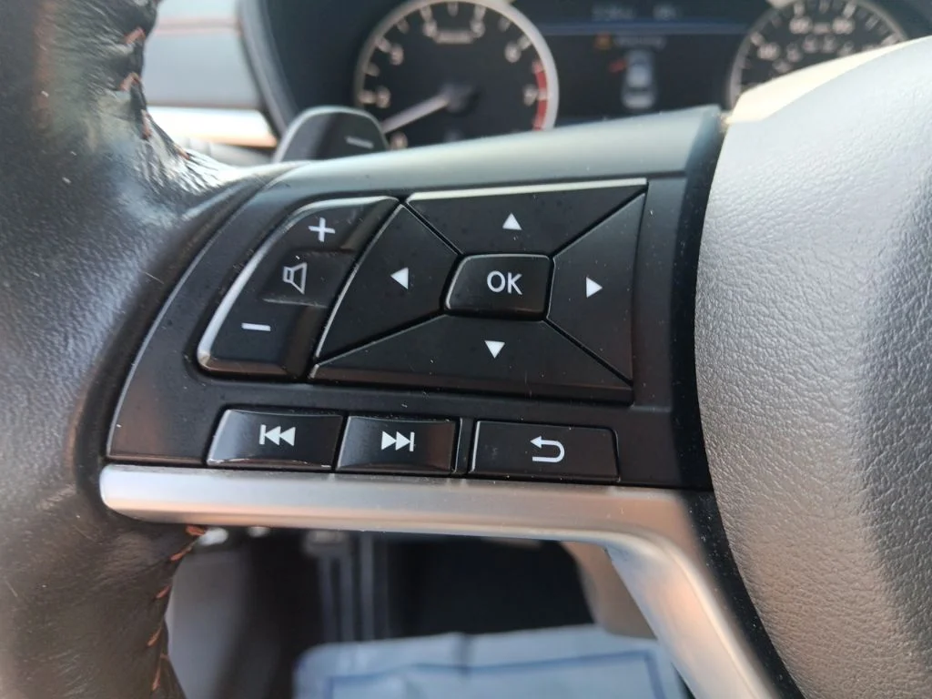 Used 2022 Pearl White Tricoat Nissan 2.5 SR image 14