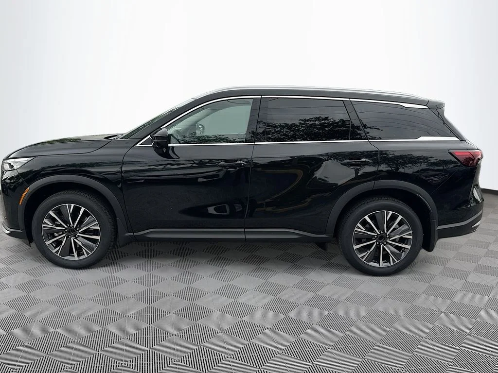 Used 2027 Black INFINITI LUXE image 9