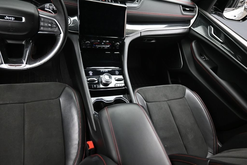 Used 2022 Silver Jeep Trailhawk image 17