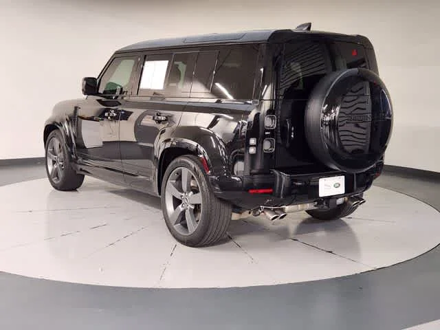 Used 2025 Santorini Black Metallic Land Rover V8 image 5