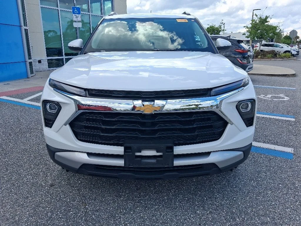 Used 2025 White Chevrolet LT image 2