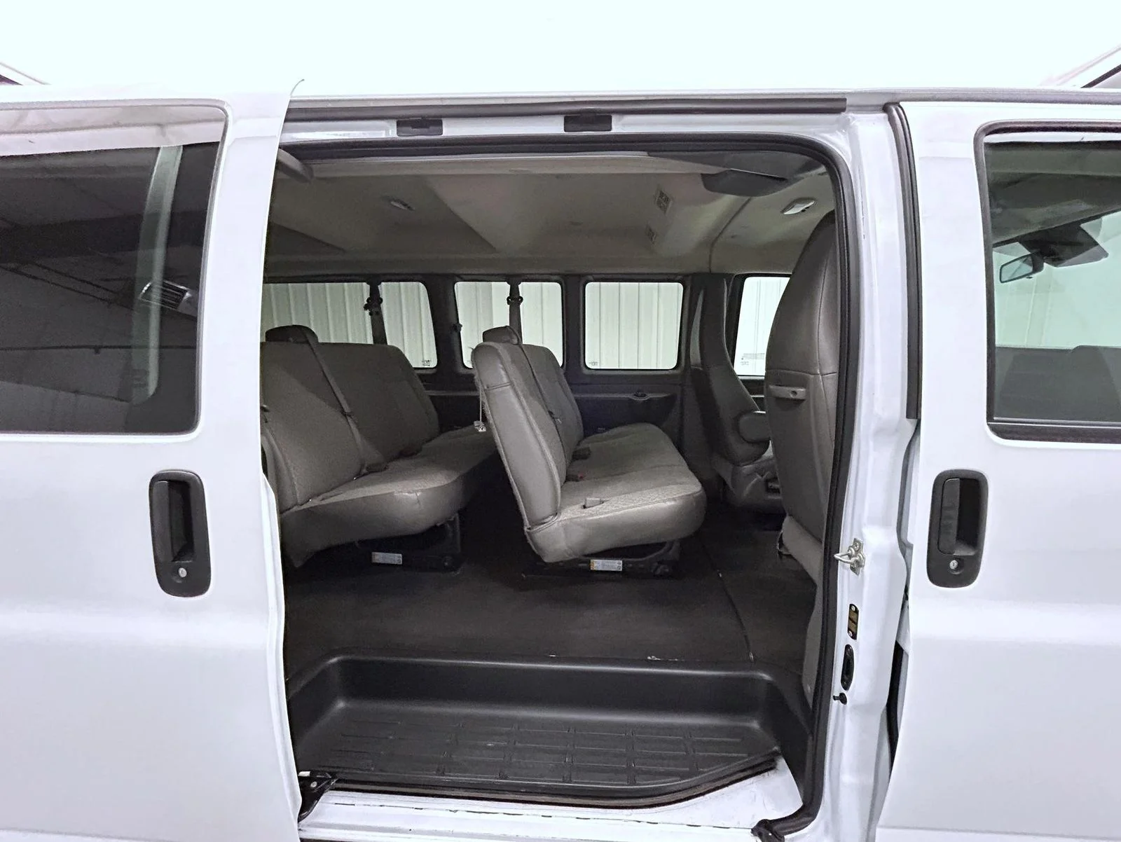 Used 2024 White Chevrolet LT image 17