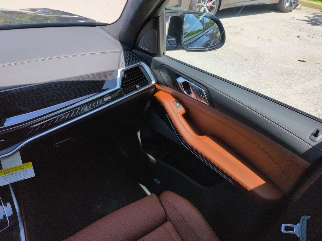 New 2027 Tanzanite Blue II Metallic BMW M60i image 17