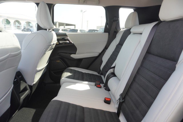 New 2025 Black Diamond Mitsubishi SE image 36