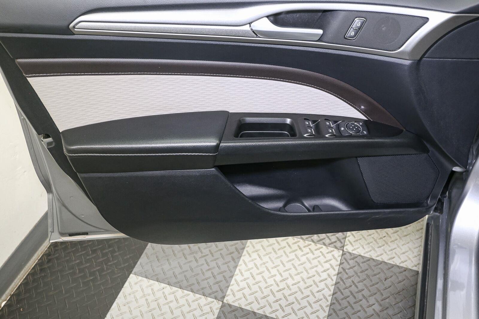 Used 2020 Iconic Silver Ford SE image 37