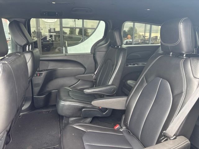 Used 2025 Black Chrysler Select image 12