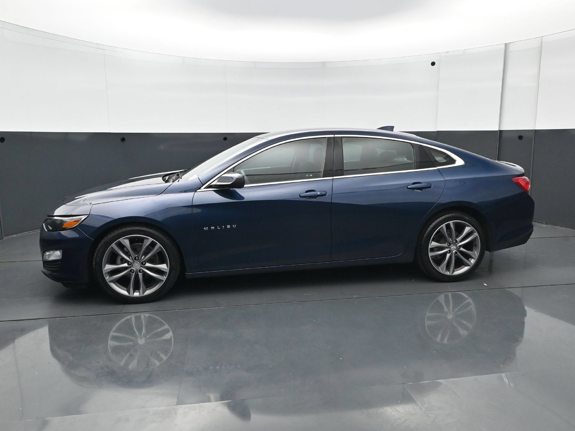 Used 2021 Chevrolet Malibu 1LT with VIN 1G1ZD5ST4MF024085 for sale in White Bear Lake, Minnesota