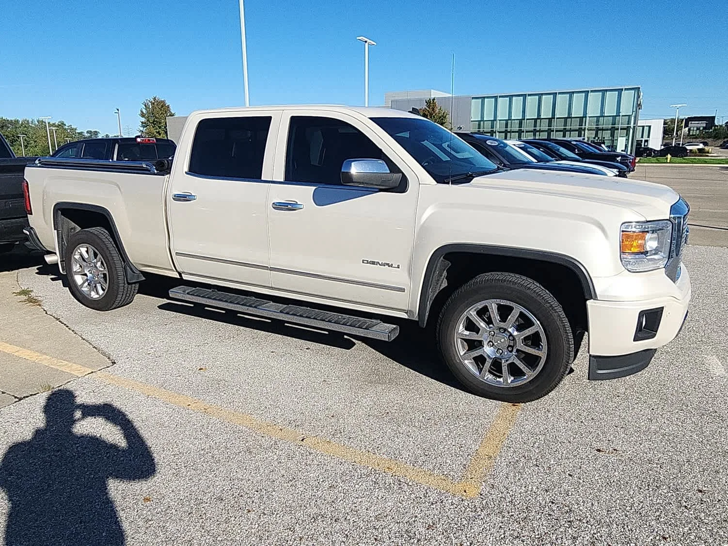 Used 2014 White Diamond Tricoat GMC Denali image 4