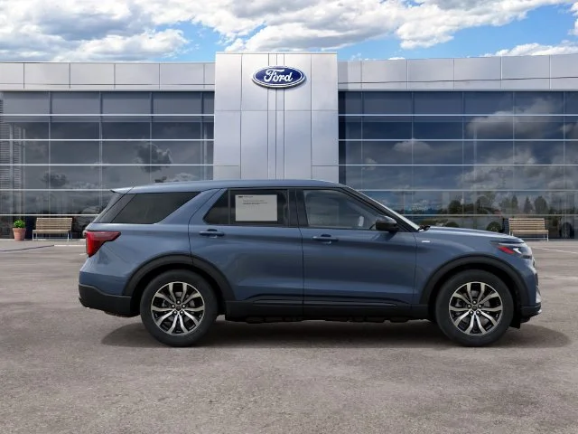 New 2027 Vapor Blue Ford ST-Line image 5