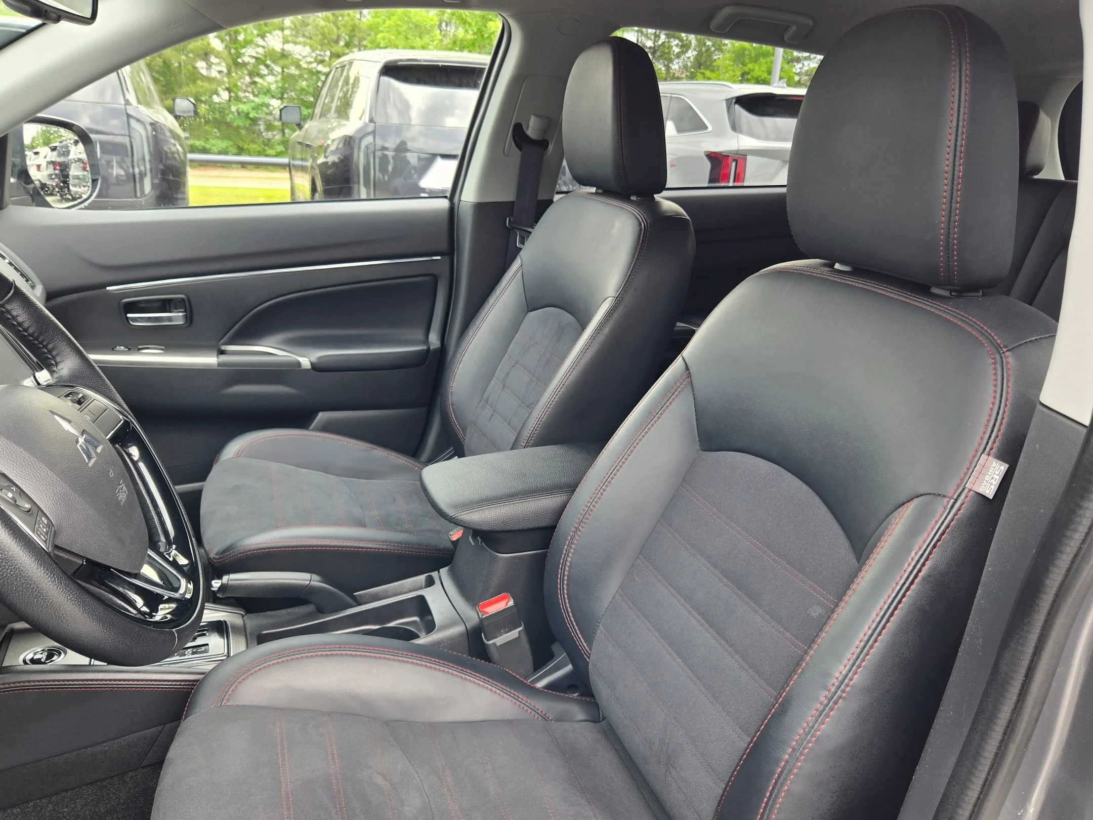 Used 2024  Mitsubishi SE image 22