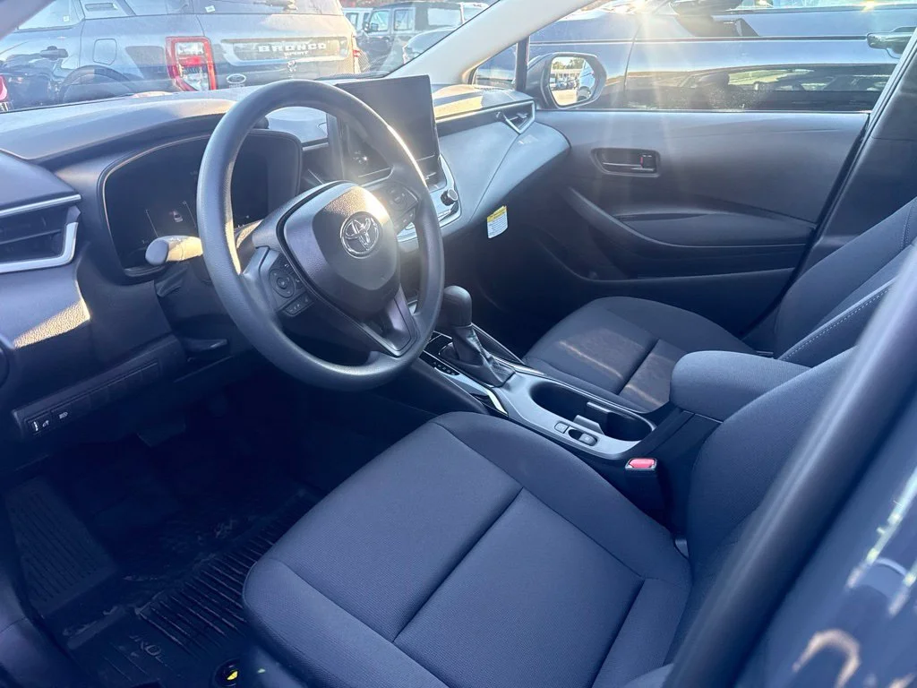 Used 2027  Toyota LE image 3