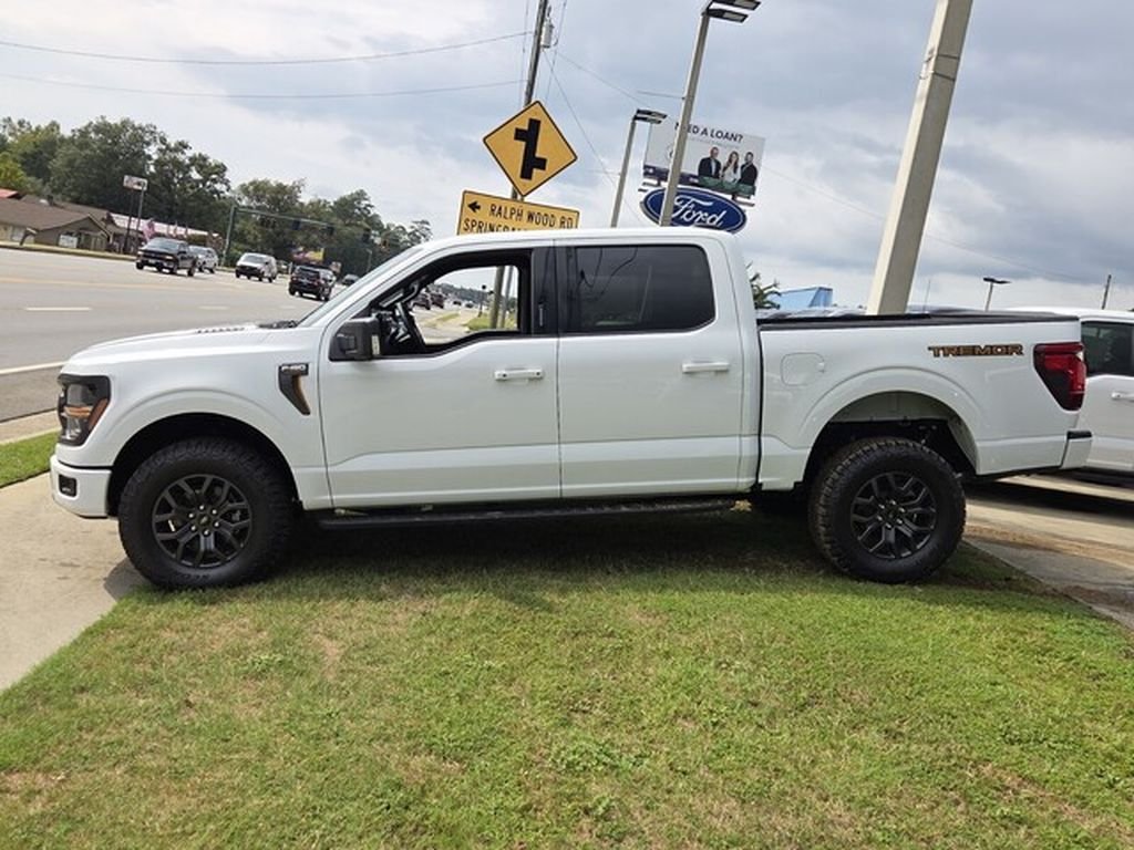 New 2026 Oxford White Ford Tremor® image 5