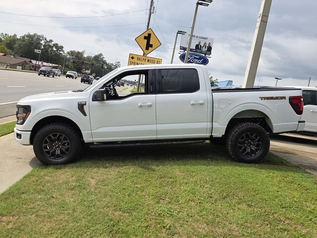 New 2026 Oxford White Ford Tremor® image 5
