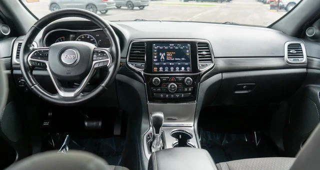 Used 2020 Black Jeep Laredo E image 15