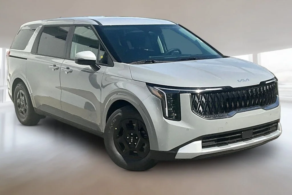 New 2027 Ceramic Silver Kia LX image 2