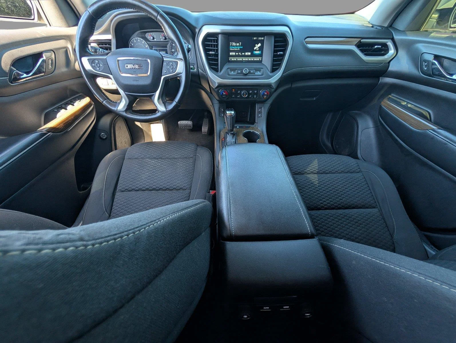 Used 2019 Summit White GMC SLE image 29