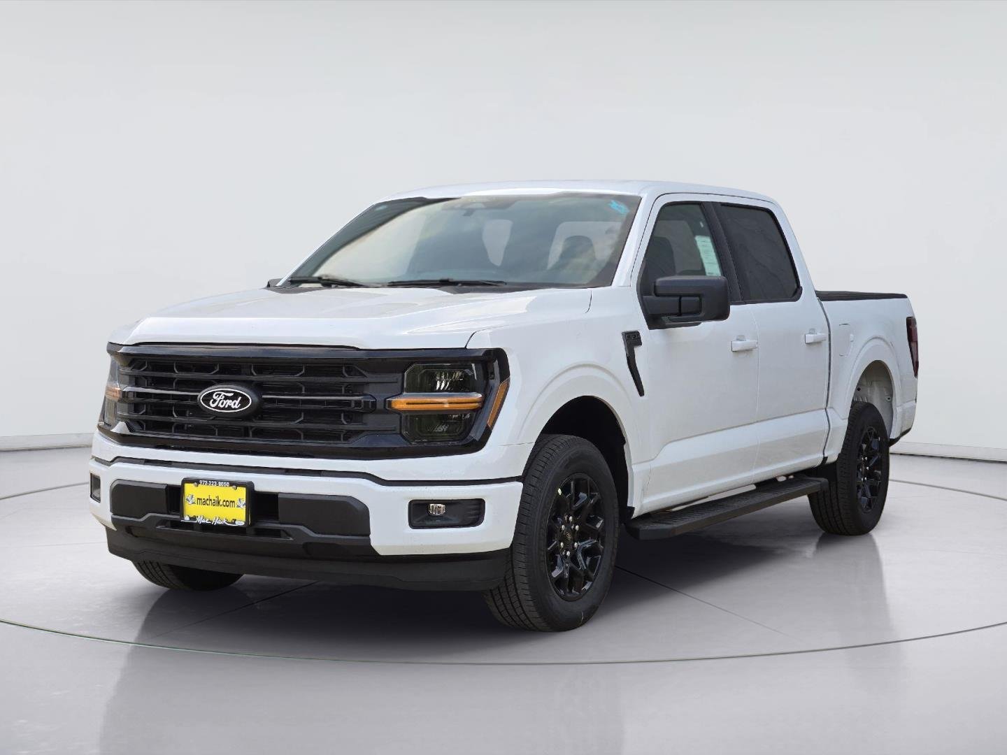 New 2026 Oxford White Ford XLT image 2